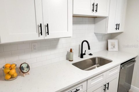 Condo in Saint Petersburg, Florida, 2 bedrooms  № 1784978 - photo 10