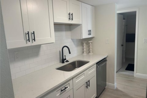 Condo in Saint Petersburg, Florida, 2 bedrooms  № 1784978 - photo 6