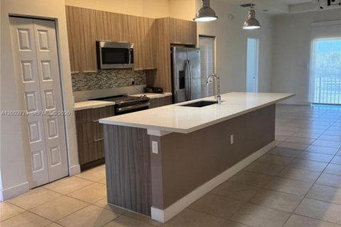 Copropriété à louer à Doral, Floride: 3 chambres, 114.83 m2 № 2154423 - photo 2