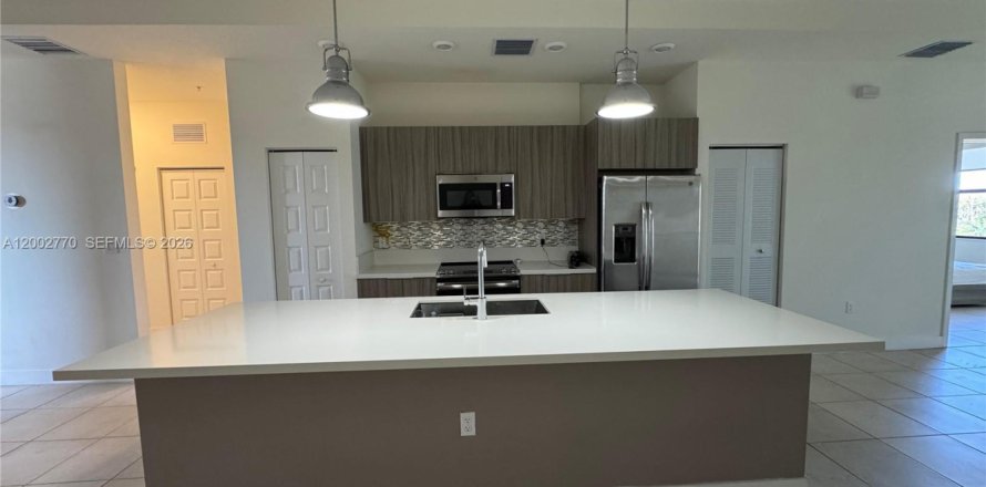Condo à Doral, Floride, 3 chambres  № 2154423