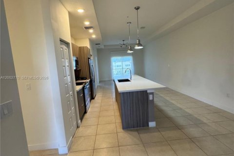 Copropriété à louer à Doral, Floride: 3 chambres, 114.83 m2 № 2154423 - photo 4
