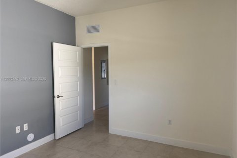 Copropriété à louer à Doral, Floride: 3 chambres, 114.83 m2 № 2154423 - photo 5