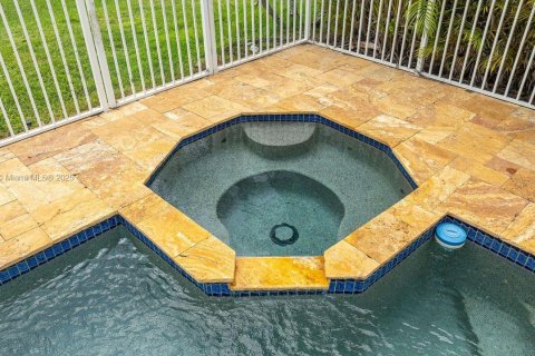 House in Weston, Florida 4 bedrooms, 230.03 sq.m. № 1889534 - photo 23