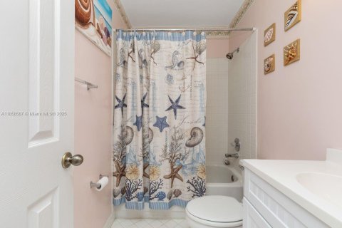 House in Weston, Florida 4 bedrooms, 230.03 sq.m. № 1889534 - photo 19
