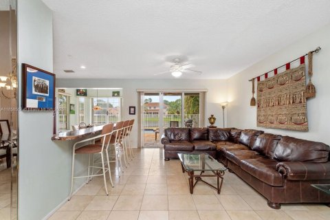 House in Weston, Florida 4 bedrooms, 230.03 sq.m. № 1889534 - photo 6