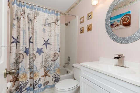 House in Weston, Florida 4 bedrooms, 230.03 sq.m. № 1889534 - photo 20