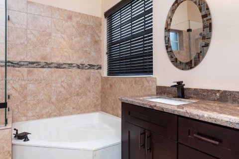 House in Weston, Florida 4 bedrooms, 230.03 sq.m. № 1889534 - photo 13