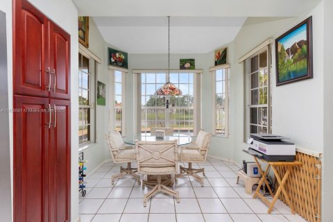 House in Weston, Florida 4 bedrooms, 230.03 sq.m. № 1889534 - photo 7