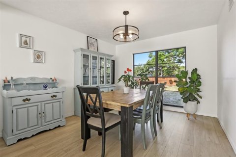 Villa ou maison à vendre à Brandon, Floride: 4 chambres, 218.04 m2 № 1725753 - photo 12