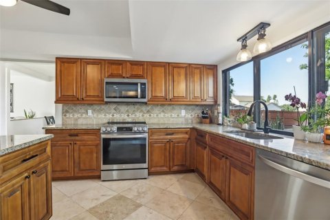 Villa ou maison à vendre à Brandon, Floride: 4 chambres, 218.04 m2 № 1725753 - photo 17
