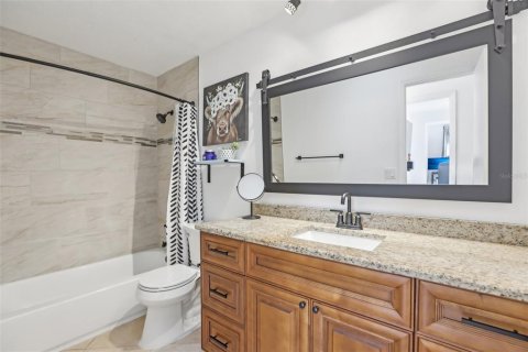Villa ou maison à vendre à Brandon, Floride: 4 chambres, 218.04 m2 № 1725753 - photo 25