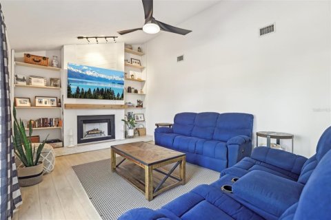 Villa ou maison à vendre à Brandon, Floride: 4 chambres, 218.04 m2 № 1725753 - photo 10