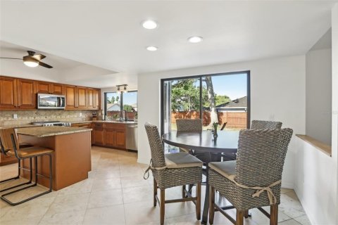 Villa ou maison à vendre à Brandon, Floride: 4 chambres, 218.04 m2 № 1725753 - photo 15