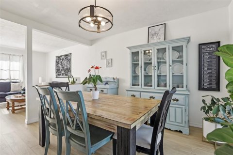 Villa ou maison à vendre à Brandon, Floride: 4 chambres, 218.04 m2 № 1725753 - photo 13