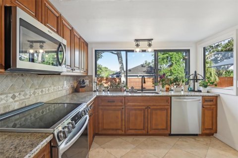 Villa ou maison à vendre à Brandon, Floride: 4 chambres, 218.04 m2 № 1725753 - photo 18