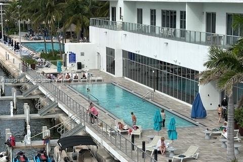 Купить кондоминиум в Холливуд, Флорида 2 спальни, 99.87м2, № 2005757 - фото 1