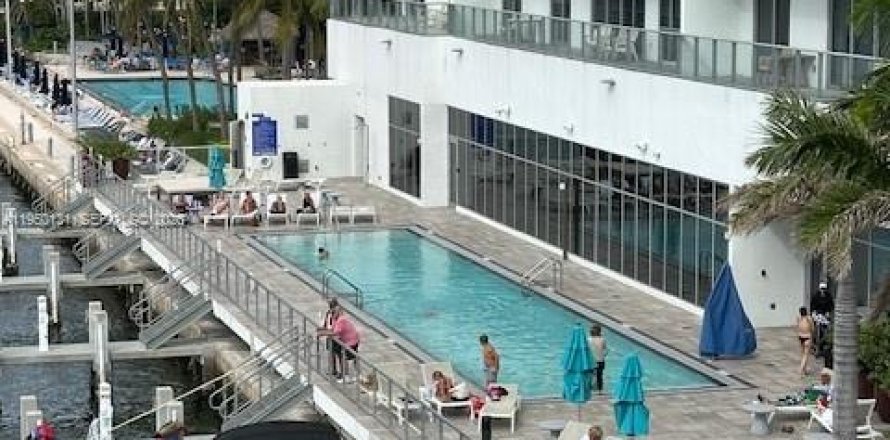 Кондоминиум с 2 спальнями в Холливуд, Флорида № 2005757