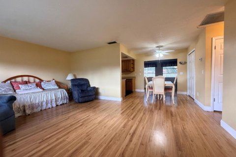 Villa ou maison à vendre à Port St. Lucie, Floride: 2 chambres, 110 m2 № 2426194 - photo 6