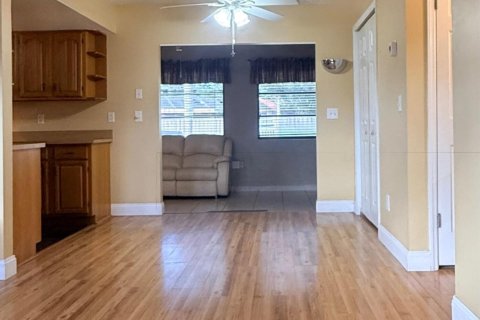 Villa ou maison à vendre à Port St. Lucie, Floride: 2 chambres, 110 m2 № 2426194 - photo 8