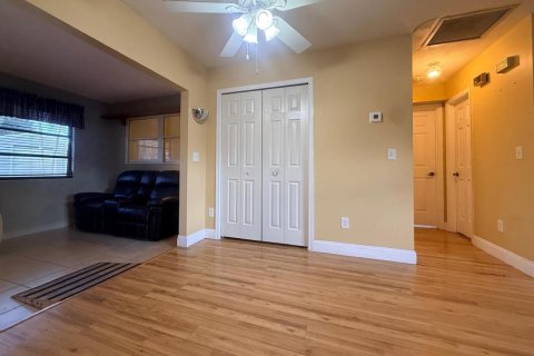 Villa ou maison à vendre à Port St. Lucie, Floride: 2 chambres, 110 m2 № 2426194 - photo 11