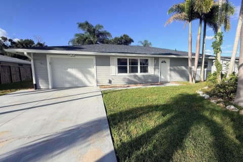 Villa ou maison à vendre à Port St. Lucie, Floride: 2 chambres, 110 m2 № 2426194 - photo 2