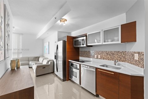 Condo in Miami, Florida, 1 bedroom  № 2026921 - photo 12