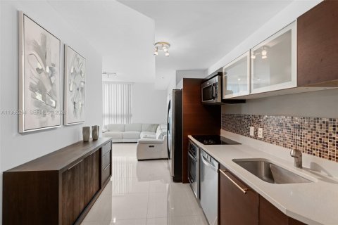 Condo in Miami, Florida, 1 bedroom  № 2026921 - photo 10