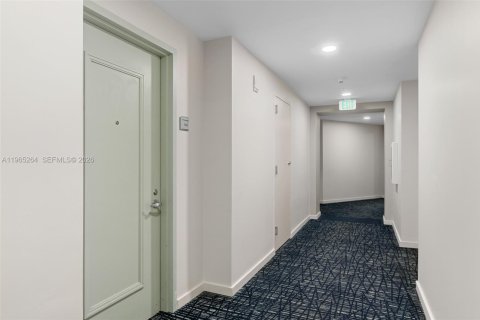 Condo in Miami, Florida, 1 bedroom  № 2026921 - photo 19