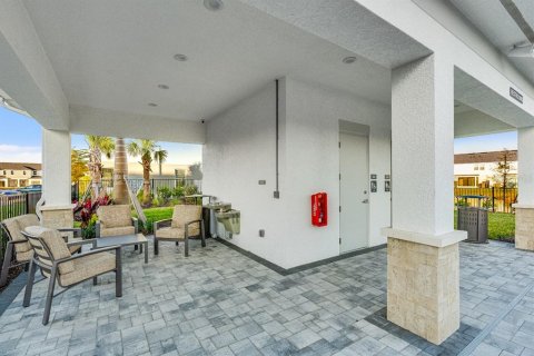 Townhouse in Sarasota, Florida 2 bedrooms, 111.95 sq.m. № 2096439 - photo 12