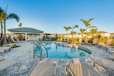 Townhouse in Sarasota, Florida 2 bedrooms, 111.95 sq.m. № 2096439 - photo 10