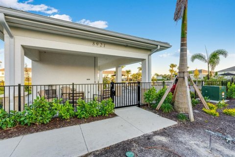 Townhouse in Sarasota, Florida 2 bedrooms, 111.95 sq.m. № 2096439 - photo 15