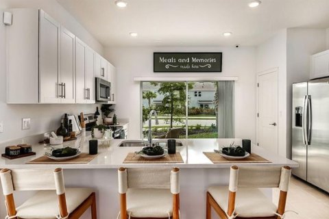 Townhouse in Sarasota, Florida 2 bedrooms, 111.95 sq.m. № 2096439 - photo 3