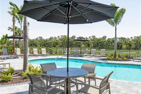 Townhouse in Sarasota, Florida 2 bedrooms, 111.95 sq.m. № 2096439 - photo 24