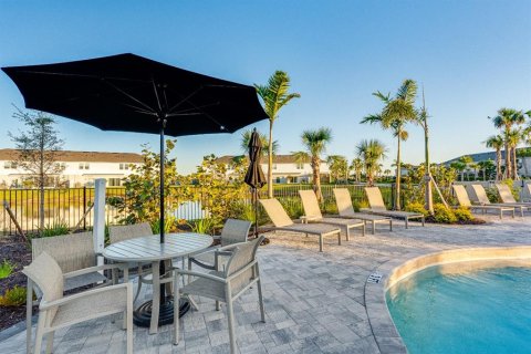 Townhouse in Sarasota, Florida 2 bedrooms, 111.95 sq.m. № 2096439 - photo 13