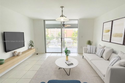 Condominio en venta en North Miami Beach, Florida, 1 dormitorio, 75.44 m2 № 1738712 - foto 5