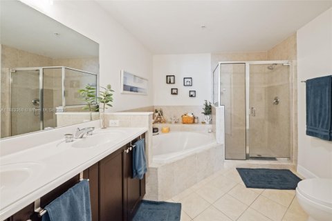 Купить кондоминиум в Майами, Флорида 1 комната, 101.64м2, № 1930423 - фото 15