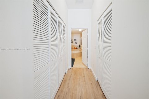 Купить кондоминиум в Майами, Флорида 1 комната, 101.64м2, № 1930423 - фото 14