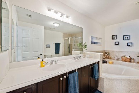 Купить кондоминиум в Майами, Флорида 1 комната, 101.64м2, № 1930423 - фото 16