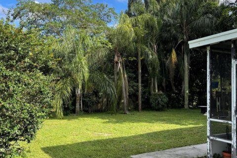 House in Palm Springs, Florida 3 bedrooms, 218.32 sq.m. № 2432577 - photo 10