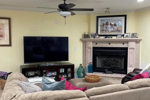 House in Palm Springs, Florida 3 bedrooms, 218.32 sq.m. № 2432577 - photo 7