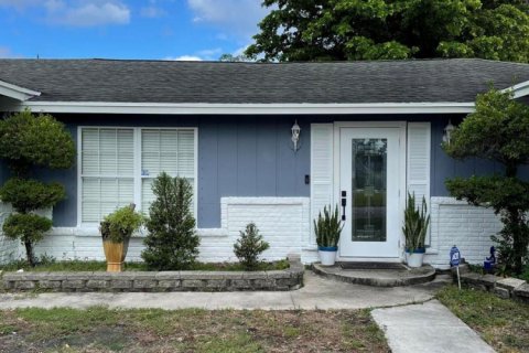 House in Palm Springs, Florida 3 bedrooms, 218.32 sq.m. № 2432577 - photo 2