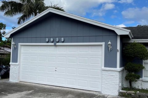House in Palm Springs, Florida 3 bedrooms, 218.32 sq.m. № 2432577 - photo 3