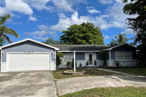 Villa ou maison à Palm Springs, Floride 3 chambres, 218.32 m2 № 2432577
