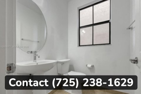 Villa ou maison à louer à Tamarac, Floride: 3 chambres, 171.13 m2 № 2066487 - photo 9