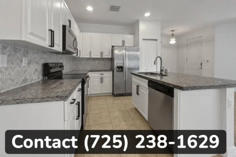 Villa ou maison à louer à Tamarac, Floride: 3 chambres, 171.13 m2 № 2066487 - photo 3