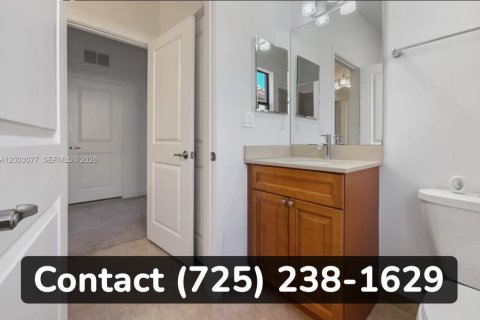 Villa ou maison à louer à Tamarac, Floride: 3 chambres, 171.13 m2 № 2066487 - photo 8