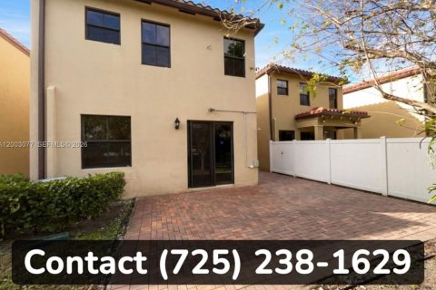 Villa ou maison à louer à Tamarac, Floride: 3 chambres, 171.13 m2 № 2066487 - photo 11