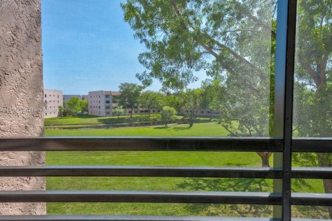Condo in Sunrise, Florida, 2 bedrooms  № 1864994 - photo 18
