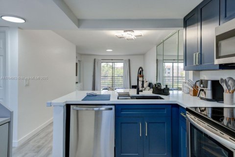 Condo in Sunrise, Florida, 2 bedrooms  № 1864994 - photo 3
