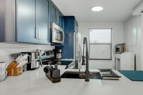 Condo in Sunrise, Florida, 2 bedrooms  № 1864994 - photo 2